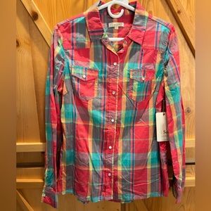 ⭐️NWT⭐️ Women’s Button Down Shirt w/Snaps - Large